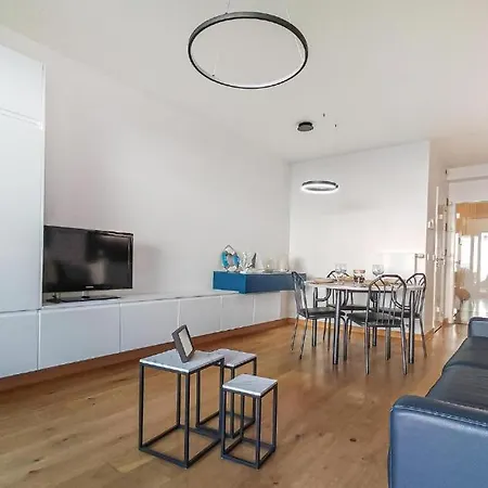 Crystal Seahorse Apartment *