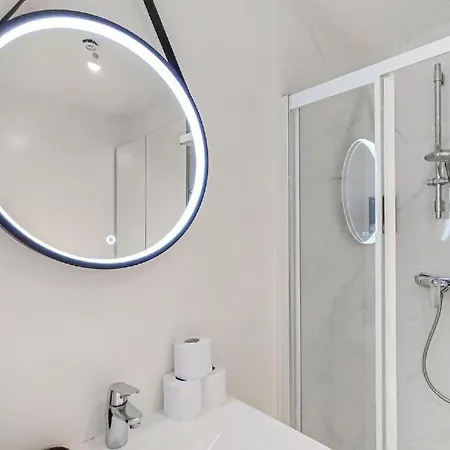 Crystal Seahorse Apartment *